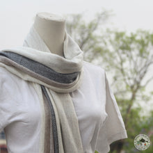 Load image into Gallery viewer, Kaschmir Schal "Kafal" (काफल)
