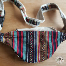 Charger l'image dans la galerie, Bauchtasche "Aaditya" (आदित्य) - Namaste Kids Help Shop