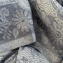 Load image into Gallery viewer, Seidenschal "Ramurama" (रामुरमा)