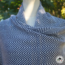 Load image into Gallery viewer, Kaschmir Schal "Bhadrakali" (भद्रकाली)