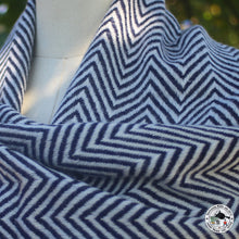 Load image into Gallery viewer, Kaschmir Schal "Bhadrakali" (भद्रकाली)