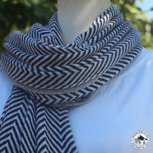 Load image into Gallery viewer, Kaschmir Schal "Bhadrakali" (भद्रकाली)