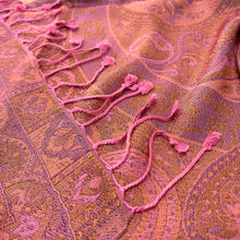 Charger l'image dans la galerie, Seidenschal "Jalan" ( जलन )