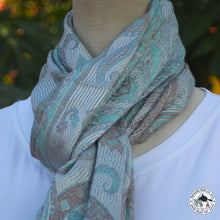 Load image into Gallery viewer, Seidenschal "Gruham" (गृहम)