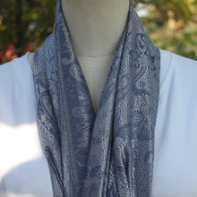 Load image into Gallery viewer, Seidenschal "Ramurama" (रामुरमा)