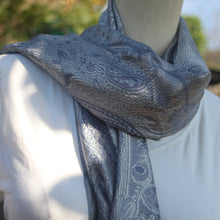 Load image into Gallery viewer, Seidenschal "Ramurama" (रामुरमा)