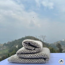 Load image into Gallery viewer, Kaschmir Schal "Dhadhing" (धादिङ)