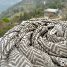 Load image into Gallery viewer, Kaschmir Schal "Dhadhing" (धादिङ)