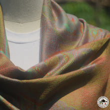 Charger l'image dans la galerie, Seidenschal "Suryakiran" (सूर्यकिरण)