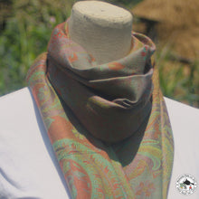 Charger l'image dans la galerie, Seidenschal "Suryakiran" (सूर्यकिरण)