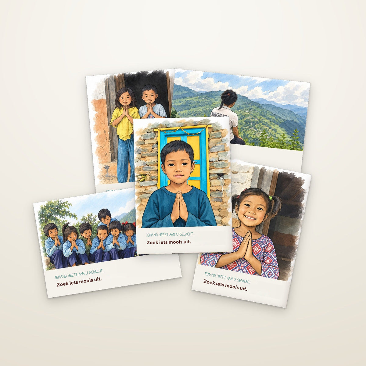 Cadeaubonnen van Namaste Kids, uitgewaaierd op een lichte ondergrond