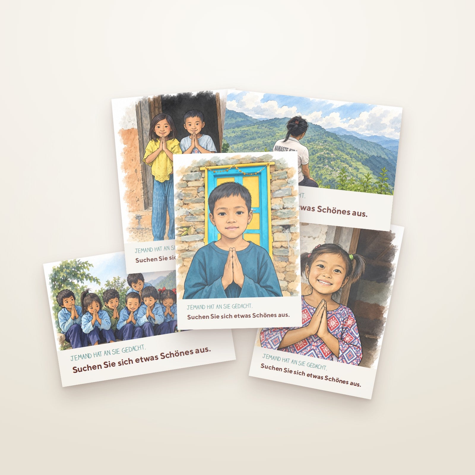 Gutscheinkarten von Namaste Kids, gefächert auf hellem Untergrund