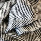 Schal "Mahuta" (महुता) – Grau, handgewebt