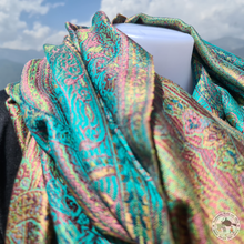 Load image into Gallery viewer, Seidenschal "Cho Polu" (चो पोलु)