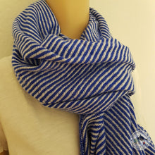 Load image into Gallery viewer, Kaschmir Schal "Hiunchuli" (हिउँचुली) - Namaste Kids Help Shop
